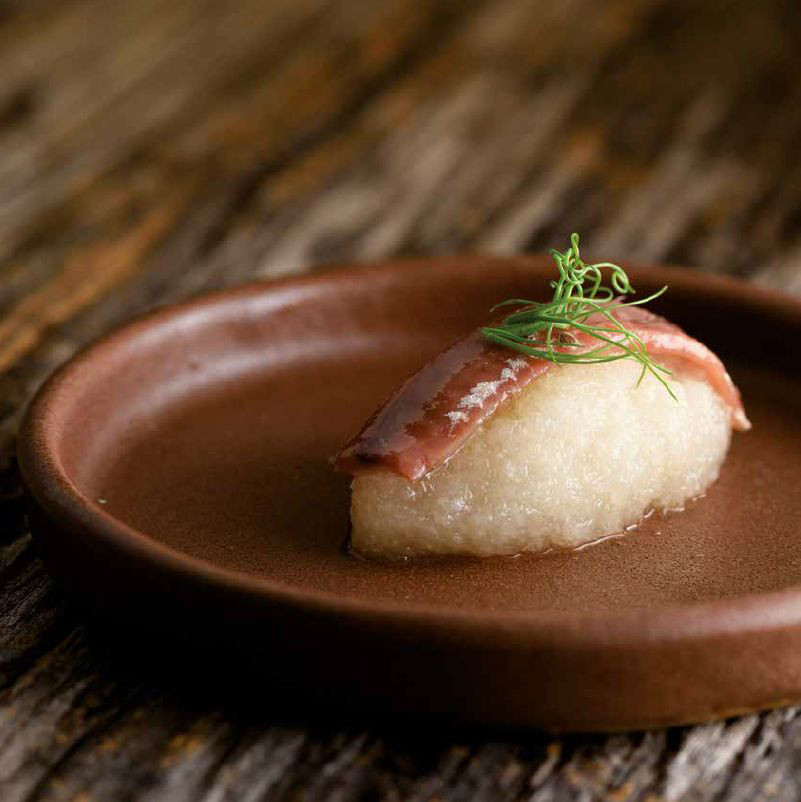 Nigiri de anchoa: el bocado que une técnica japonesa y sabor del Cantábrico